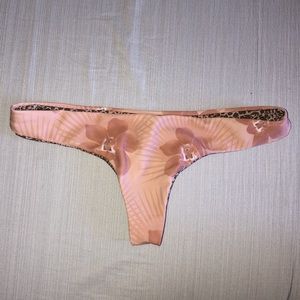 ✨SOLD✨Acacia bottom